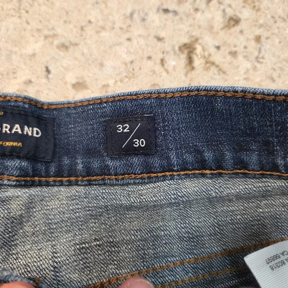 Lucky Brand 221 Straight Denim Shorts Dark Wash Frayed Hem Clover Pockets 32/30